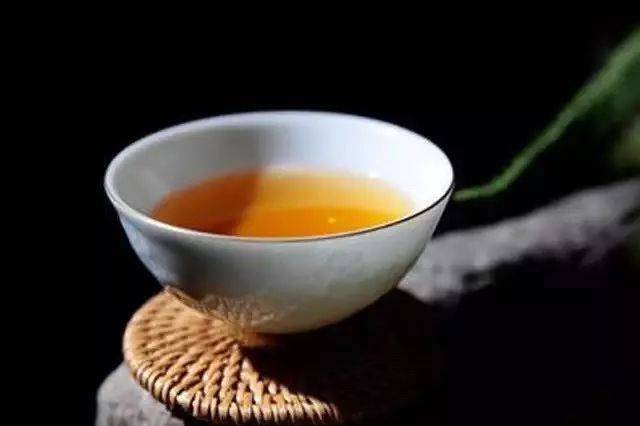 品茶之中体味到的感受,最为贴切的就是一杯清茶那种淡淡的滋味.