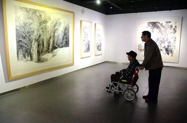 著名画家李波先生造访淄博文化艺术城做客松石斋李波花鸟画专卖店