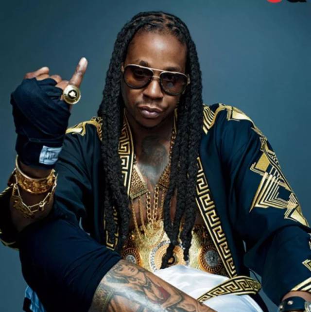 很多著名rapper比如 snoop dogg,2 chainz,lil wayne等人留着的脏辫也