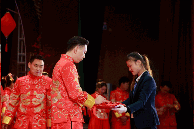 2018年度巨献,濮阳县零彩礼青年集体婚礼!