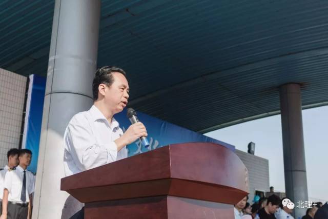 珠海市科学技术协会副主席, 科普讲师团团长李伟峰讲话