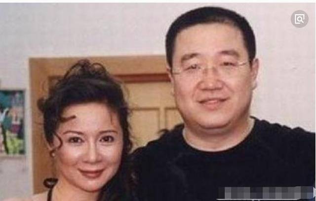 "隐藏"了33年,57岁的蔡明老公终于曝光,儿子也是一位大才子!