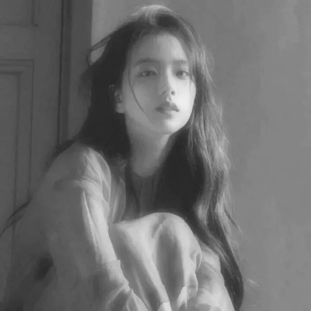 黑白女生头像/有点丧,有点唯美