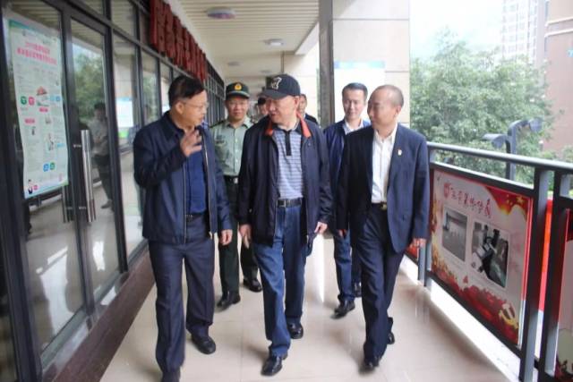【社区新闻】少将,解放军报社原副总编辑江永红莅临阳城社区调研"服务