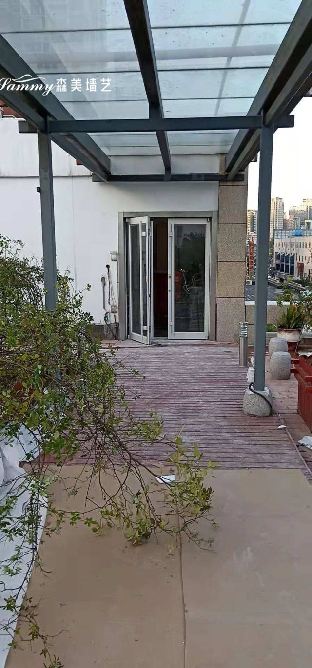 西安某大厦顶楼建造实木连廊小花园?消防是否安全