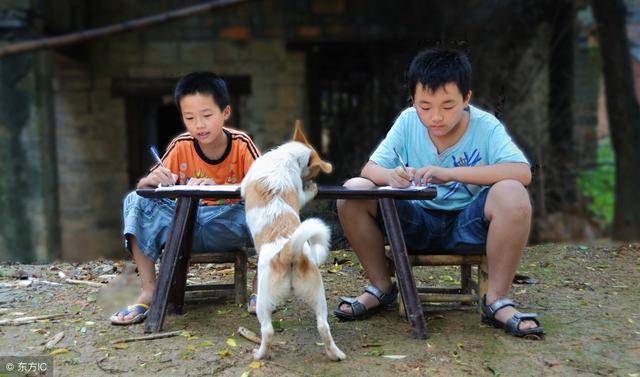 如今农村孩子玩手机成瘾,指纹手机能否改变这一病态