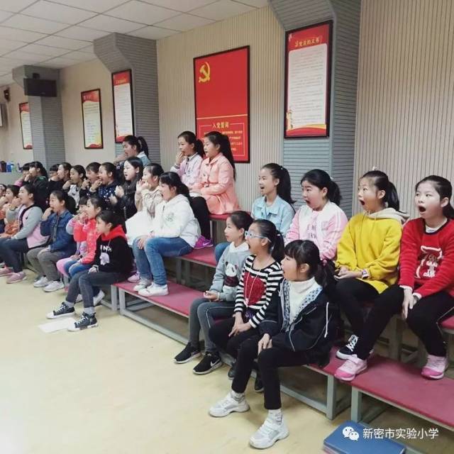 新密市实验小学"小百灵"童声合唱团在河南省第八届"大河风"合唱展演