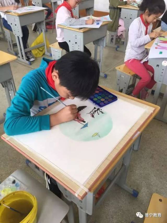 " 张扬个性,放飞梦想"——下架山镇教育组举行中小学生现场绘画比赛