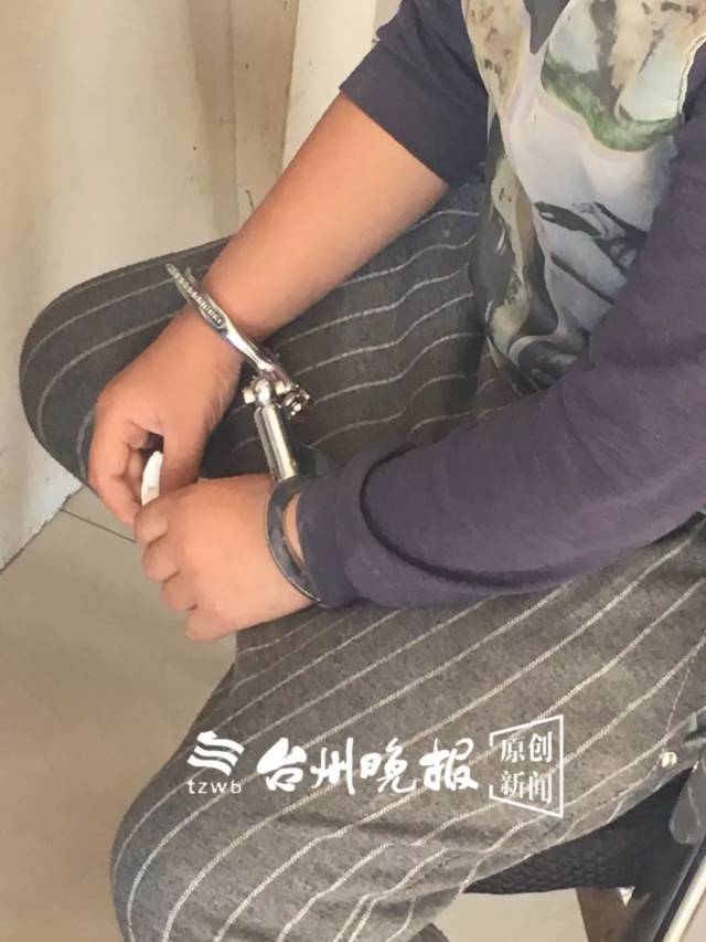 戴着手铐,玉环小男孩坐在路边哭!犯了什么错