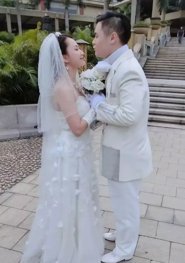 26岁的康天庥终于"结婚"啦!婚纱照都曝光了!