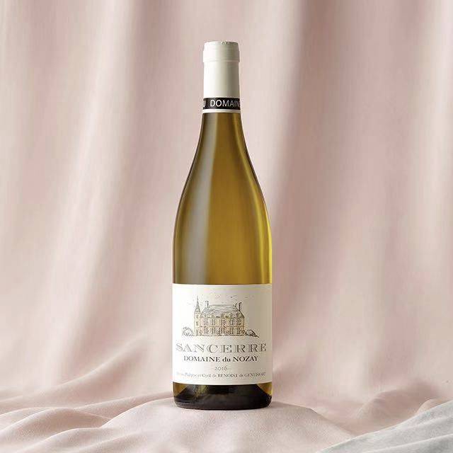 猫尿撒在醋栗灌木丛上,哇!是三重莓果的香气