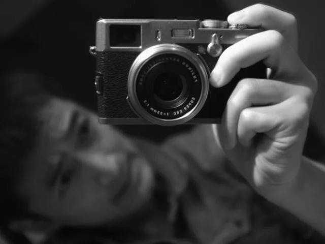 胡歌：我开始学拍照就是为了泡妞