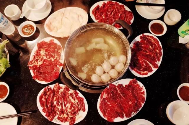 在冬天,没有什么食物比火锅更治愈了吧.