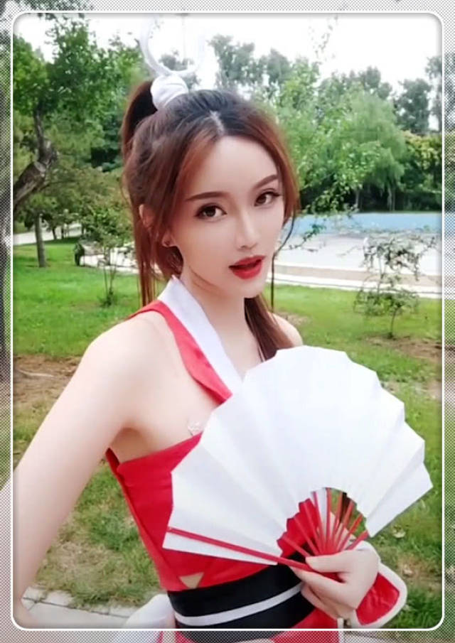 小姐姐cos"不知火舞",却被嚣张"露娜"完爆,心疼你没有