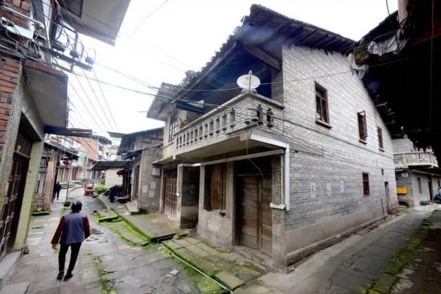巷子里自行车的响铃声 …… 这一切都发生在老街 璧山 老街 您对曾经