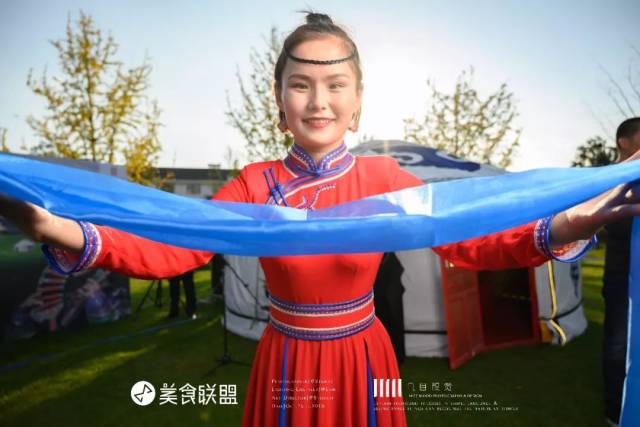 坐在昆明滇池边的华邑酒店,却能品味3000公里外的蒙古