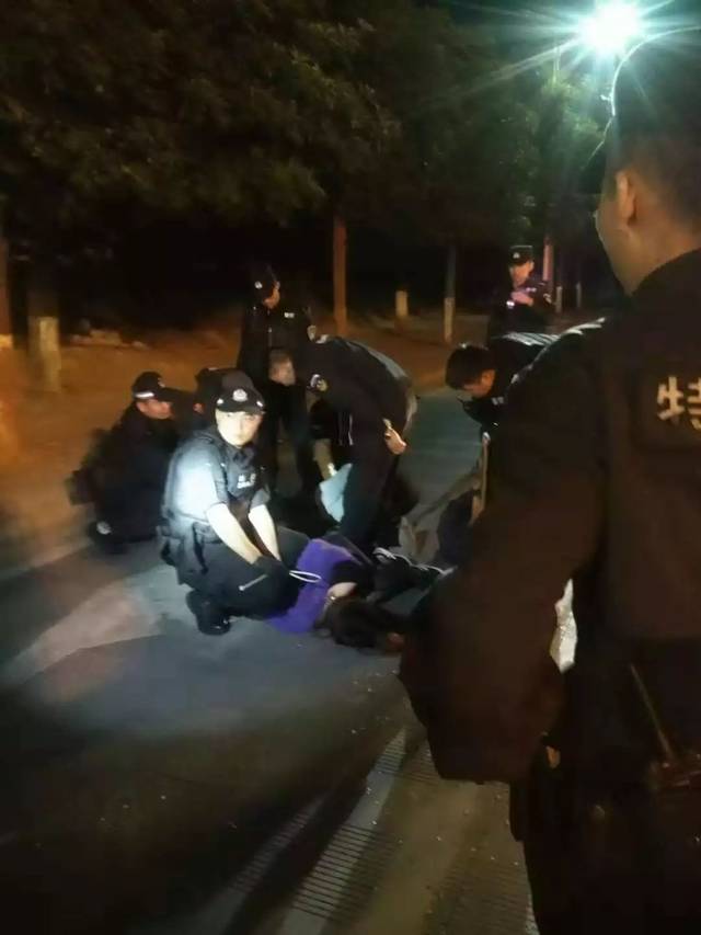 临沧云县警方打掉一色诱盗窃,抢劫犯罪团伙 刑拘3女2男