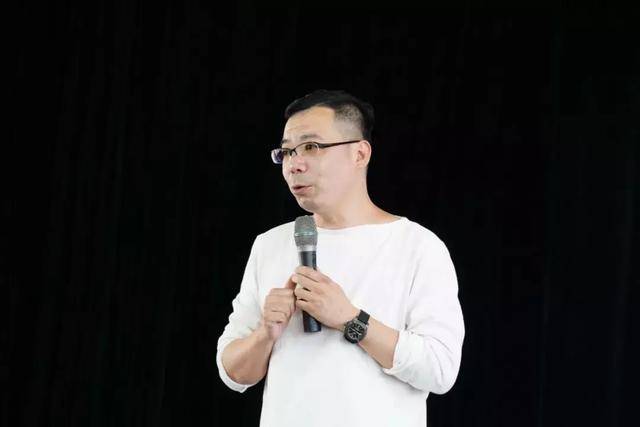 李旭:空中飞人的双面人生 | 新东方25周年人物