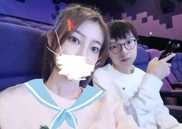lol职业选手女友盘点,rng的女朋友都是"打印"的?