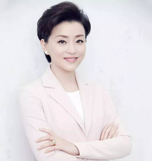 杨澜老师 资深媒体人,阳光媒体集团董事长,天下女人研究院名誉院长