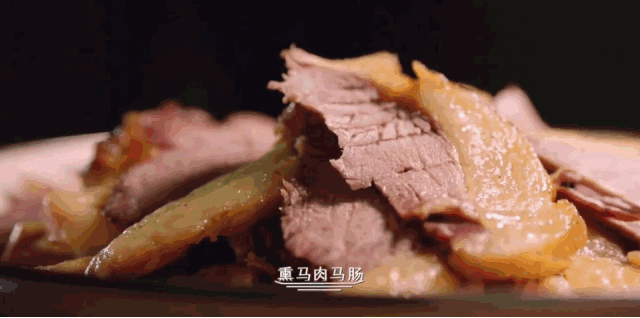 伴随着《风味人间》的首播 相信又会掀起一轮美食热潮 不管怎么说 b