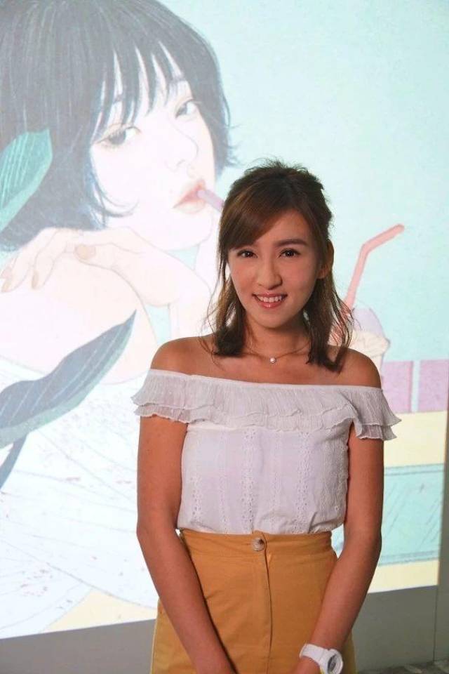 买车首选电动车!28岁前TVB新闻小花骑自行车