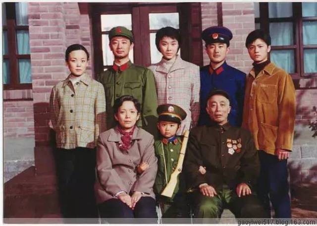直到2001年,黄海波在 《激情燃烧的岁月》里饰演了石光荣的儿子石林