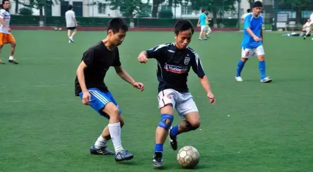 无人机足球：中国高校的科技与竞技碰撞赣超联赛官网_江西省城市足球顶级赛事赛程表+直播+积分榜一站掌握！