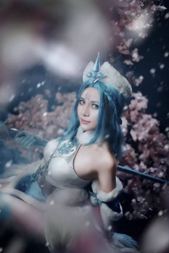 王者荣耀王昭君冰雪之华cos 长腿犯规美貌合格!