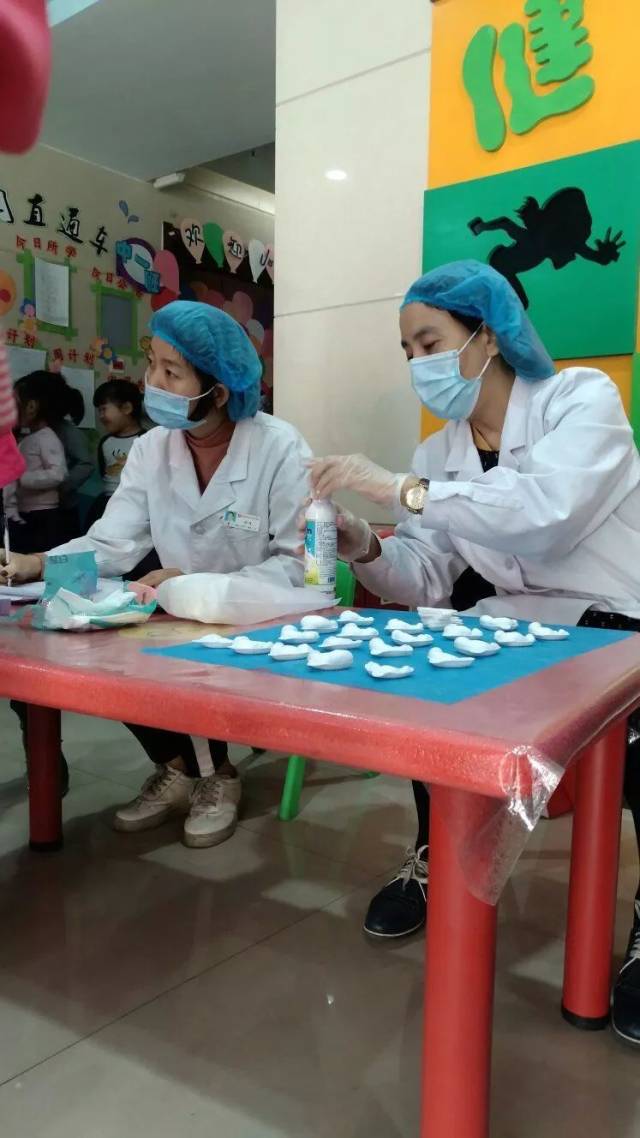 邯郸市体育幼儿园邀请市妇幼保健院对我园幼儿进行秋季护眼护齿检查