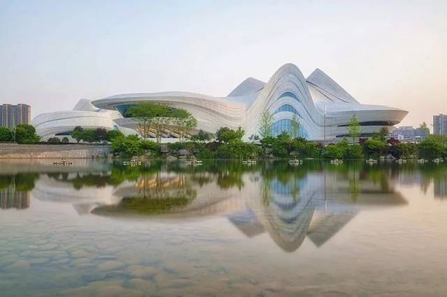 扎哈在中国的最后遗作终于全部完成,梅溪湖国际文化艺术中心,湖南省