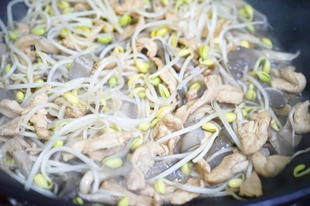 口腔溃疡太烦人,常吃这道菜,缓解效果很明显,会