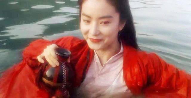 张敏版的赵敏在《倚天屠龙记》中的马上回眸一笑