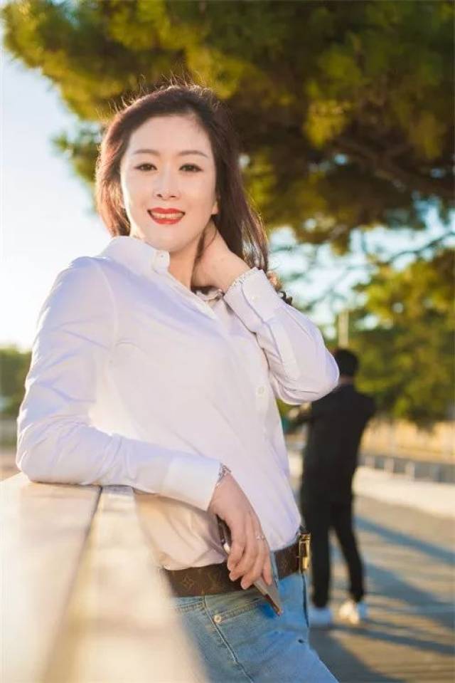 封面人物|| 用初心丈量岁月!青岛有一位最美女企业家,她和她
