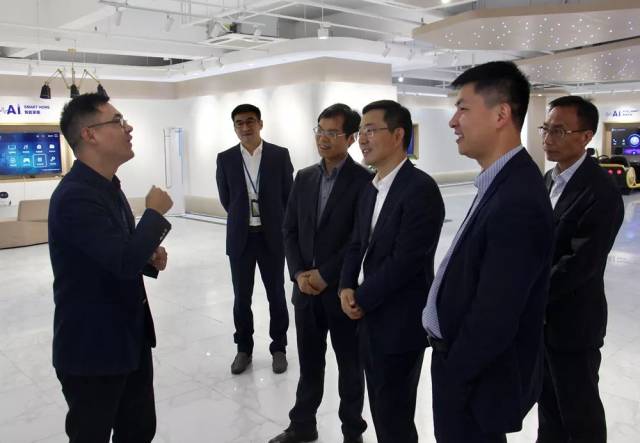 【园区|动态】省委组织部副部长赵雄文一行调研信息港