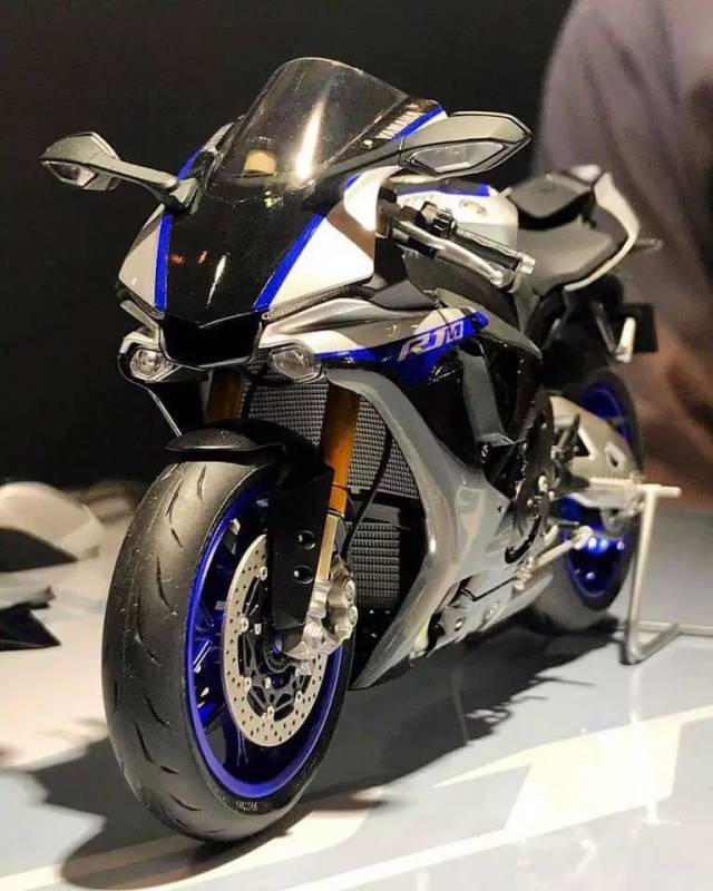 新品到货~田宫雅马哈 yzf-r1m新品到货~万代成品及变形金刚mp大黄蜂