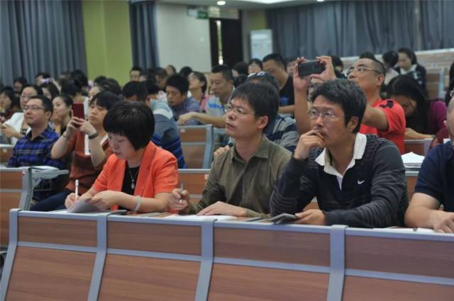 【大学习系列十二】市教育局吴亿年副局长莅临厦门六中做学习新思想