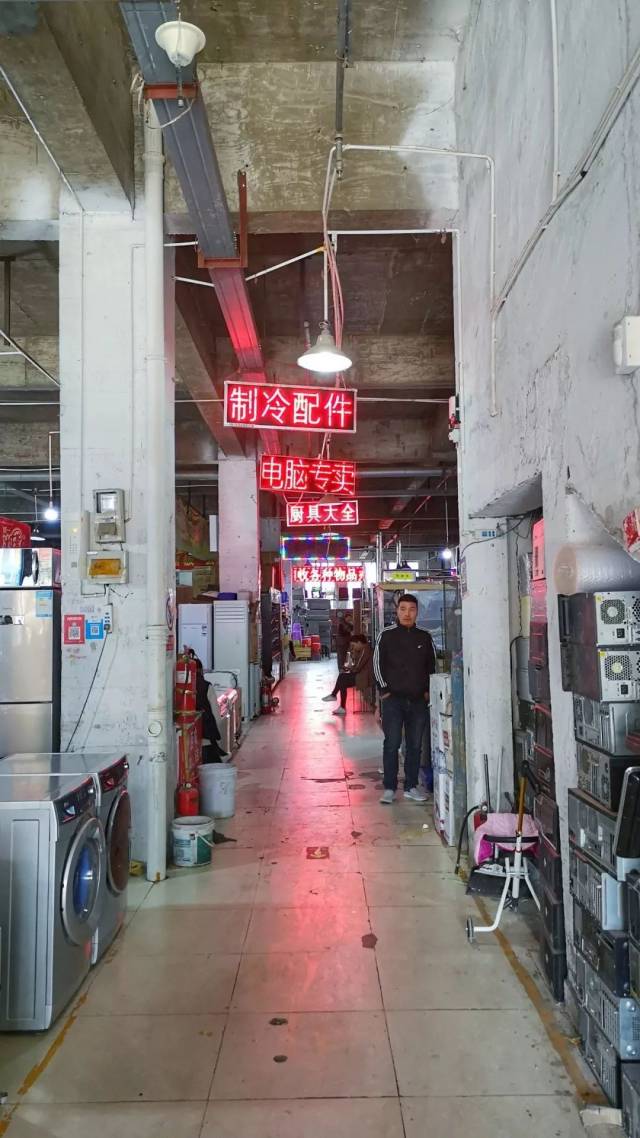 藏在旧货市场里的这些"好货",不少郑漂第一张床买自这里