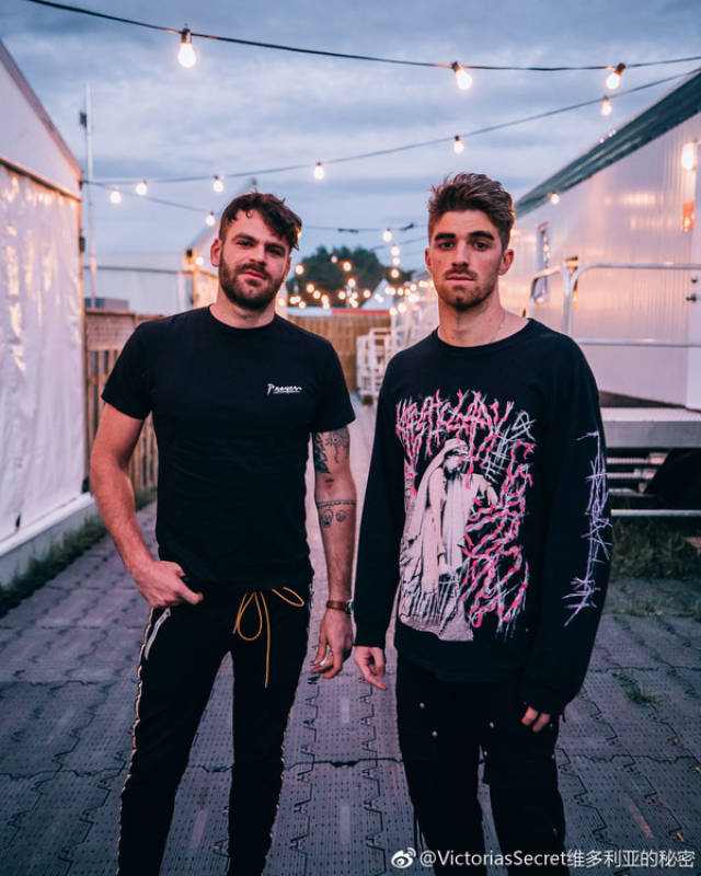 2018维密秀表演嘉宾烟鬼组合 (the chainsmokers)