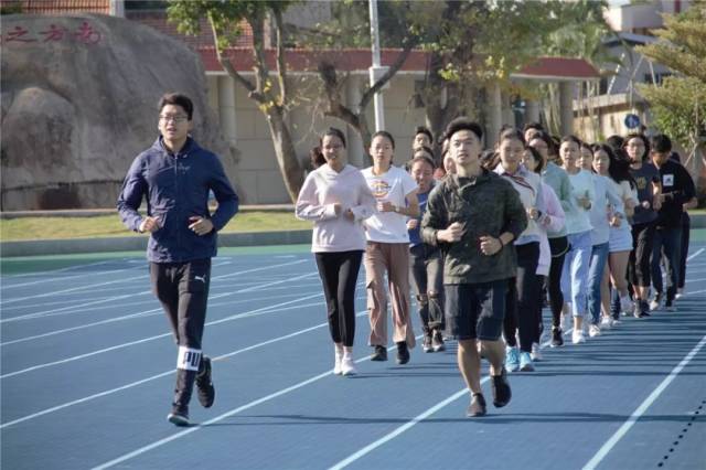 武林"外"传 | 外文学子积极备战厦门大学第53届学生田径运动会