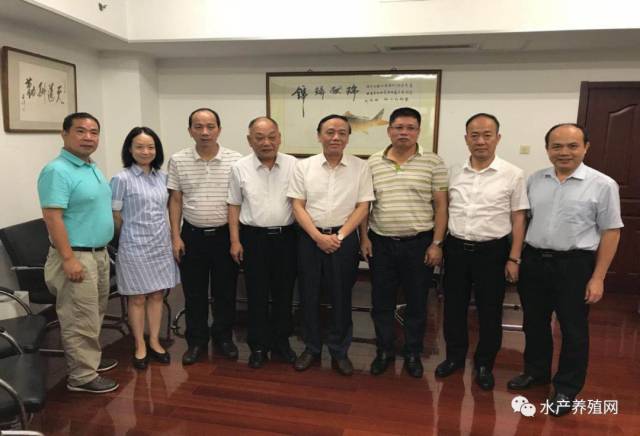候任会长徐剑锋陪同湛江市政府领导上京拜访中渔协商讨水产动保分会