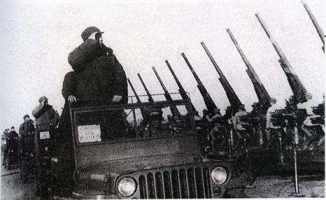 这1949年阅兵车上,其中一位大家都知道,那么后