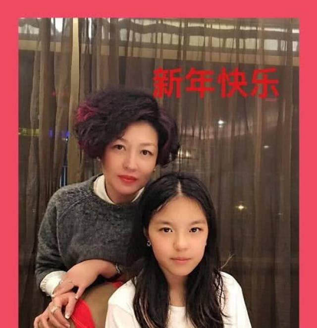 哈文忍痛延迟宣布噩耗,只为避开唐嫣结婚?网友:李咏有个好妻子