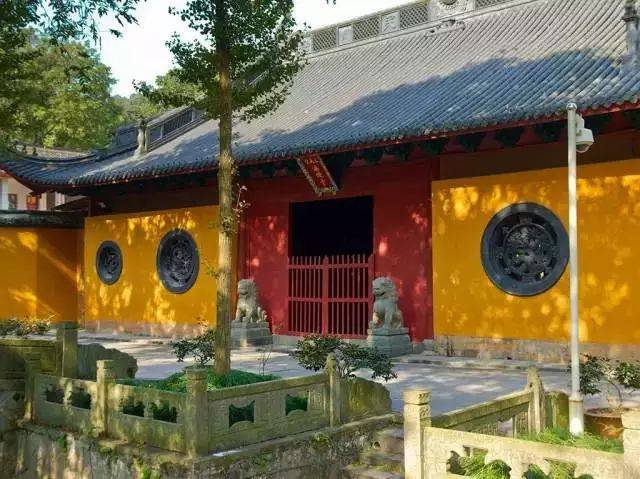 下天竺法镜寺,创建于东晋咸和五年(330),距今已有一千六百多年.
