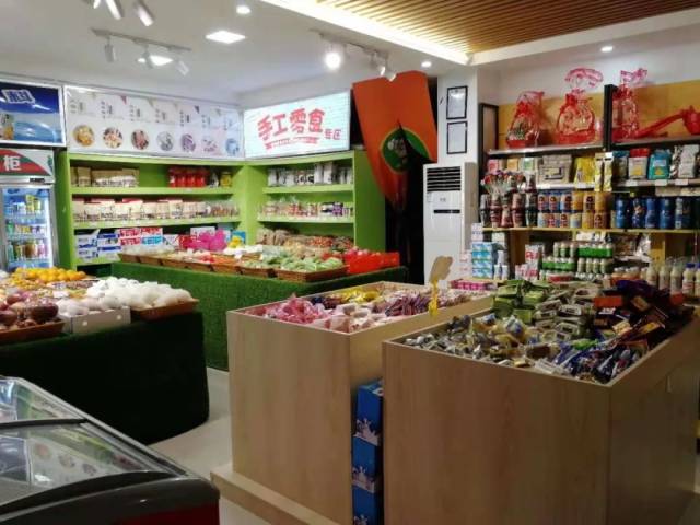 水果巴士还有销售各种纯手工零食,国产零食,进口零食.
