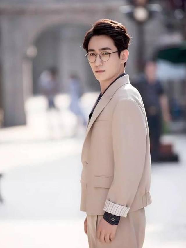 2018年蔡徐坤成为流量明星顺理成章,但他成为