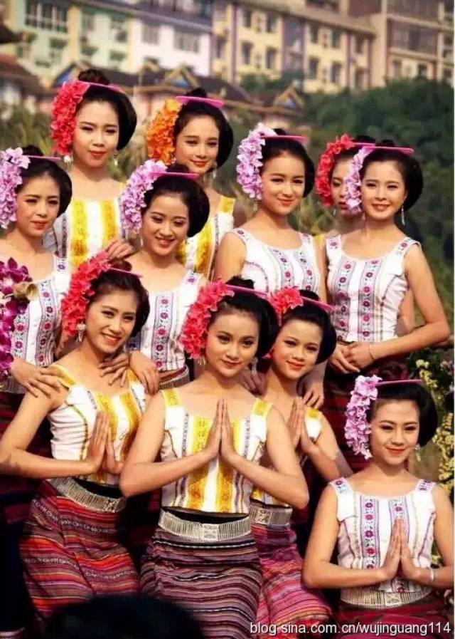 实拍:美丽动人风情万种的傣族姑娘(图)