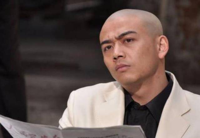 杨烁是剧中马云飞的扮演者,他可是这部剧中现在发展最好的那一个了