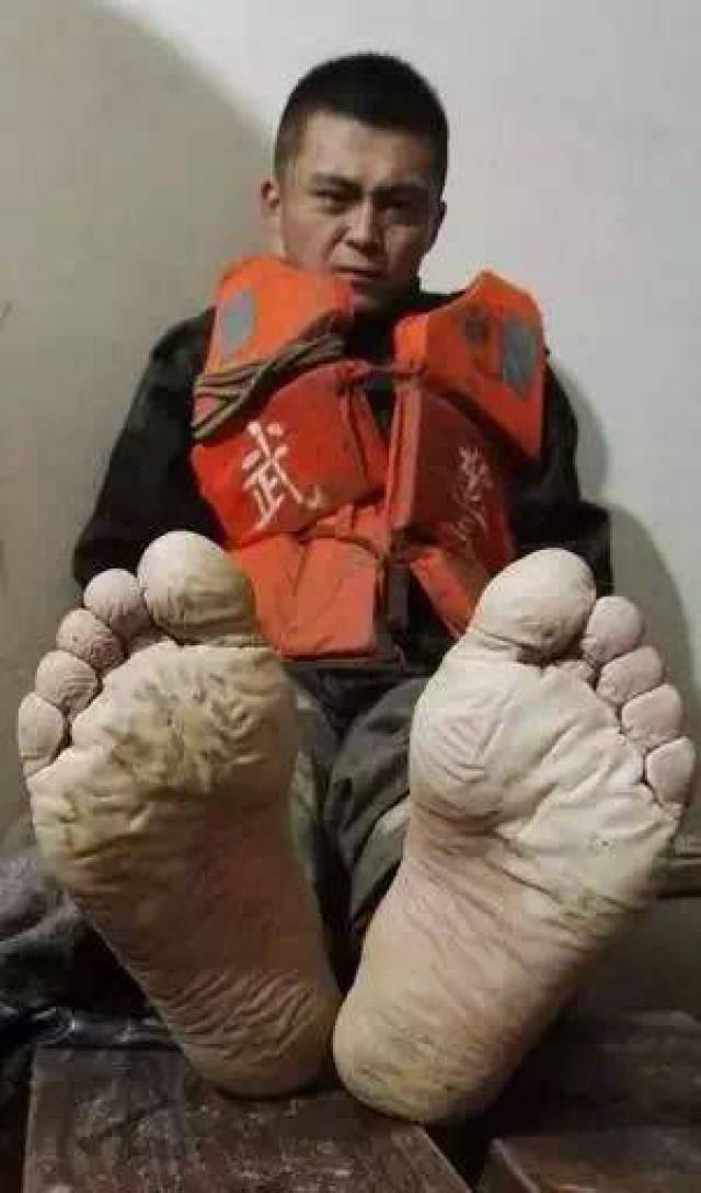 感动!朋友圈最动人的军人照片,看到第几张你泪流满面?