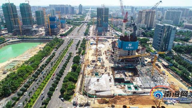 空中俯瞰建设中的海口双子塔南塔项目(来源:南海网 平台声明